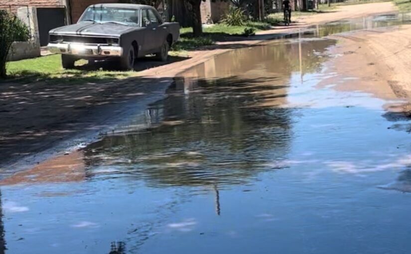VIDEO – Barrios enteros sin agua en plena ola de calor en Santa Rosa
