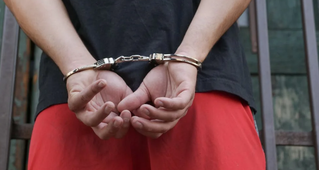 «Se escapó del lugar con las esposas puestas»: Un policía herido en Santa Rosa