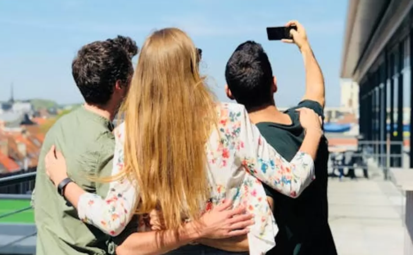 ¿Qué significa tener una foto de uno mismo de fondo de pantalla en el celular?