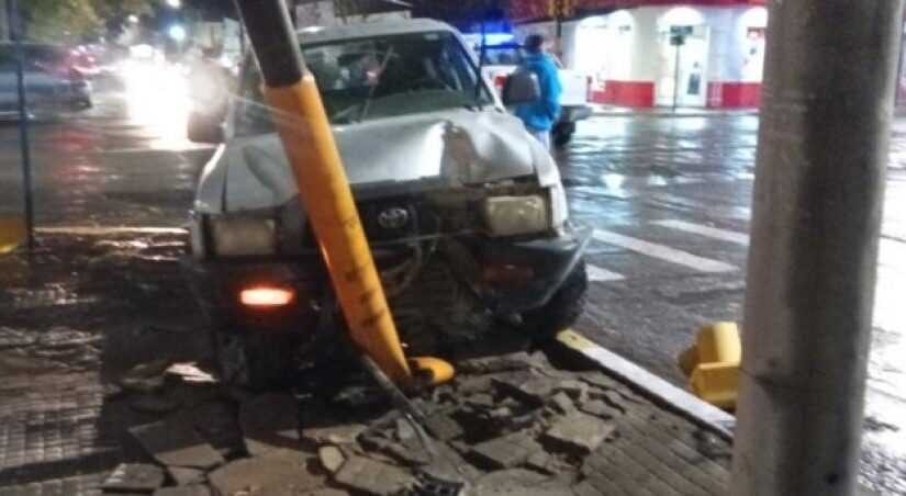 ¡Rompe, paga! Vecinos de Acha obligados a pagar por pintadas y choque