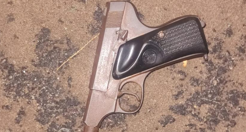 Inseguridad en Santa Rosa: Detienen a dos jóvenes armados en la vía pública con revólver y cuchillo
