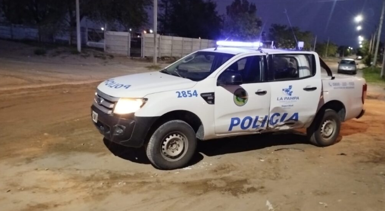 En estado de ebriedad: Huyó de la policía y chocó un patrullero en General Acha