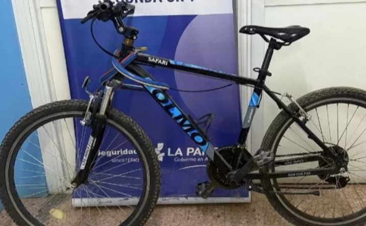 Madrugada agitada en el Plan 3 Mil: Detienen a dos por robo de bicicleta