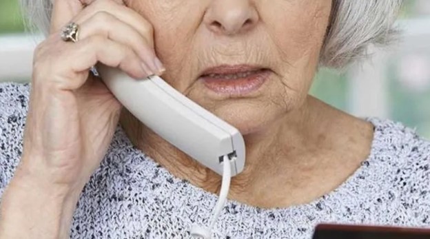 Estafa: Una anciana de 90 años entregó 12 mil dólares