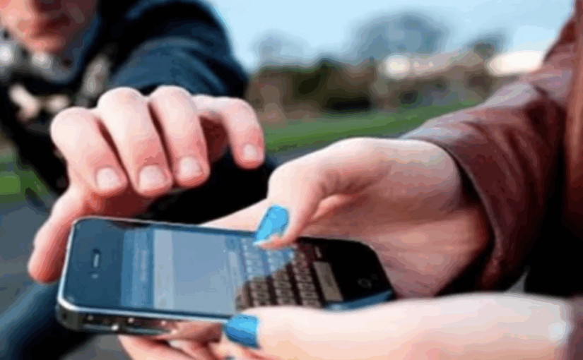 Sujeto del cabello y del cuello a una nena de 12 años para robarle el celular en Santa Rosa