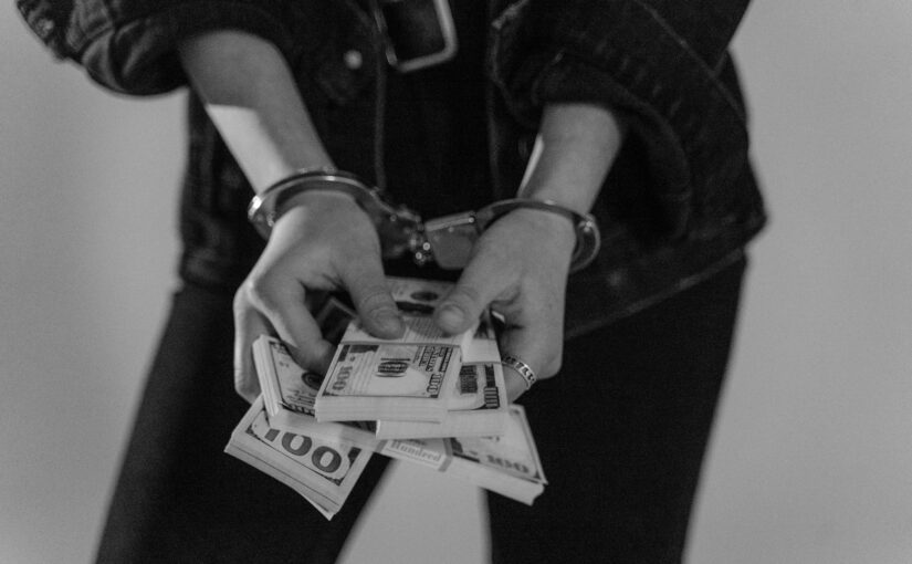 Estafador de anciana en Alta Italia admite culpa, devuelve el dinero y queda libre