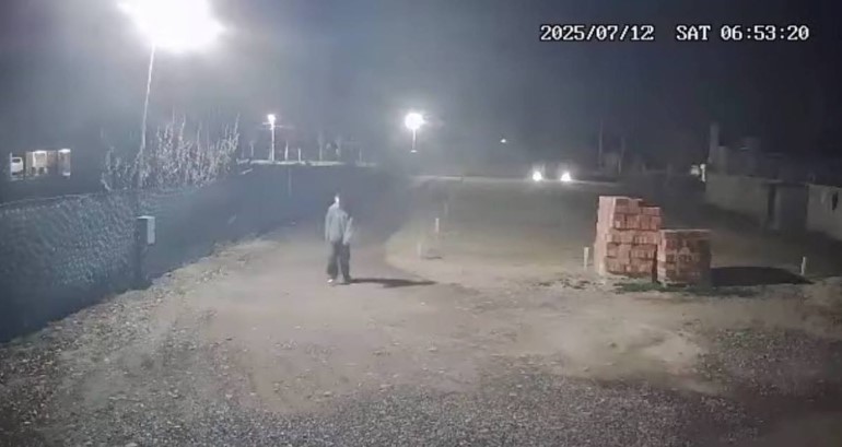 «A estas ratas hay que enseñarles desde chicos, si no es por las buenas, será por las malas»: Un delincuente entró a robar y perdió la zapatilla en el intento