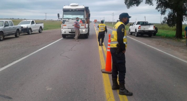 Detienen a camionero alcoholizado, que circulaba sin patente, con luces rotas, con las luces que andaban apagadas y sin cinturón de seguridad en la ruta 5