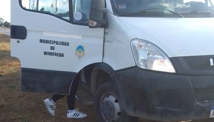 Renunció el empleado municipal de Winifreda que conducía ebrio una combi con 18 niños