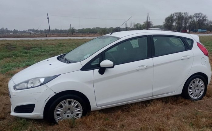 Roban y abandonan un auto en Anguil
