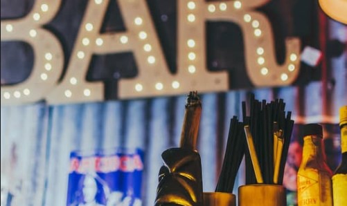 «Quiroga Birrería» deberá pagar por la música que utiliza y tendrá que presentar planillas con las canciones que pone