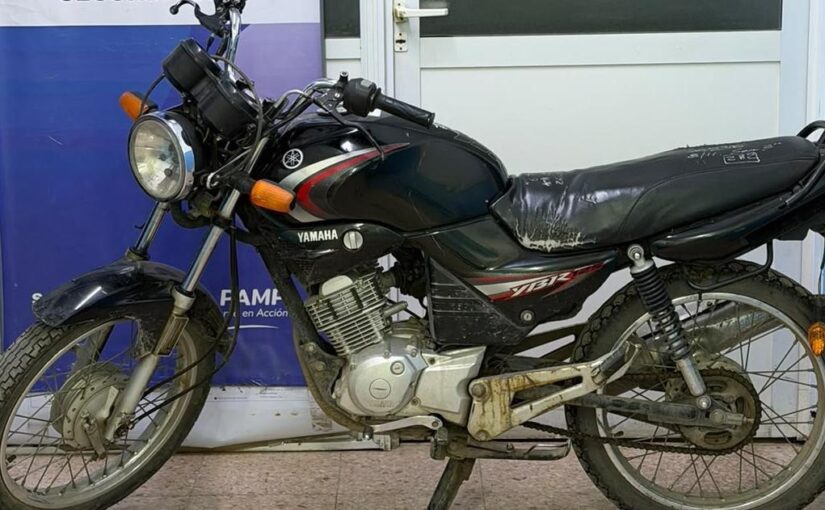 Robaron una moto del predio municipal tras romper el cerco perimetral y los detuvieron a escasos metros