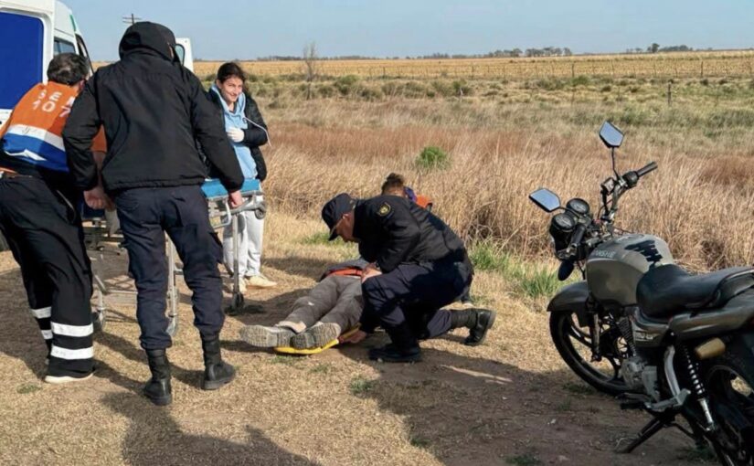 Un motociclista sufrió una fractura en una pierna tras volcar en la Ruta Provincial 102